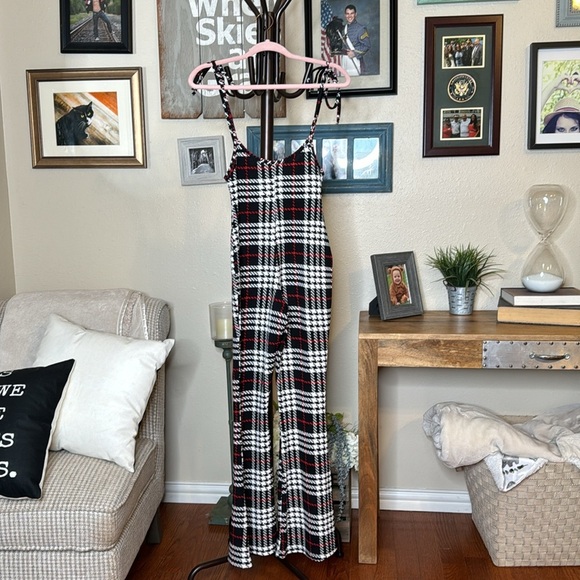 Almost Famous | Houndstooth Stretch Jumpsuit in Black White Red Size Medium - Picture 3 of 12